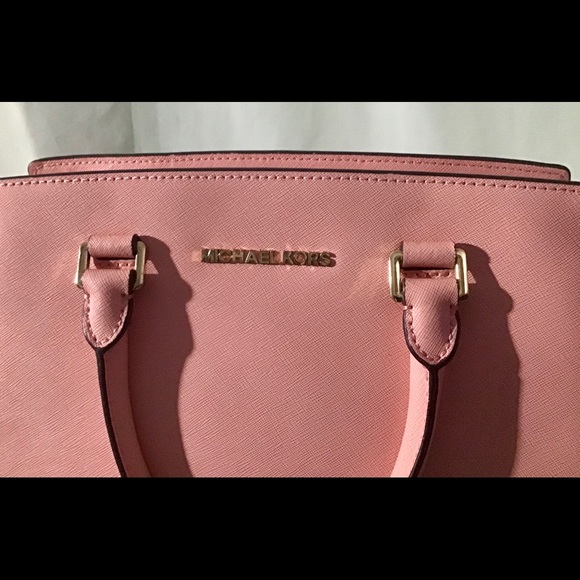 Beautiful MK purse, zipper closure, Selma - Picture 8 of 15